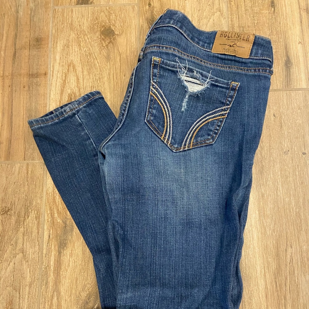 Hollister Low-Rise Super Skinny Size 5 Distressed